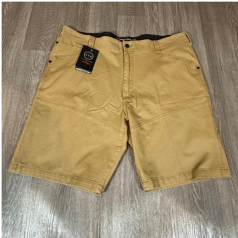 Wrangler ATG All Terrain Gear Reinforced Utility Shorts Khaki Men's‎ Size 42